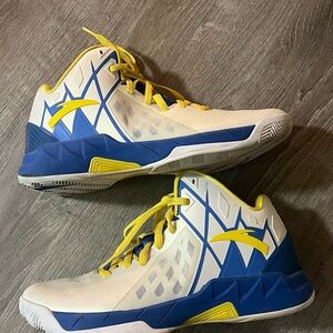 ANTA Klay Thompson 2 'White
Blue Yellow'